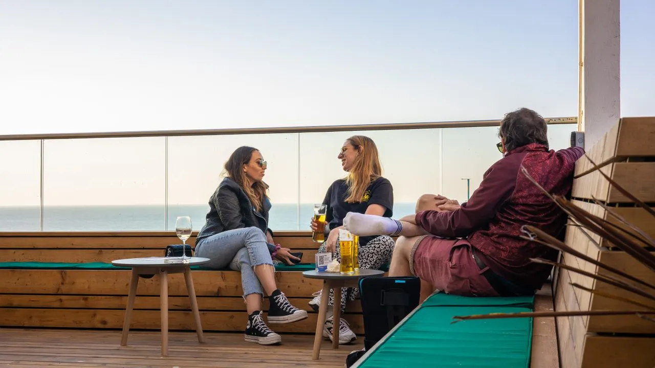 Work.Club desk and workspace